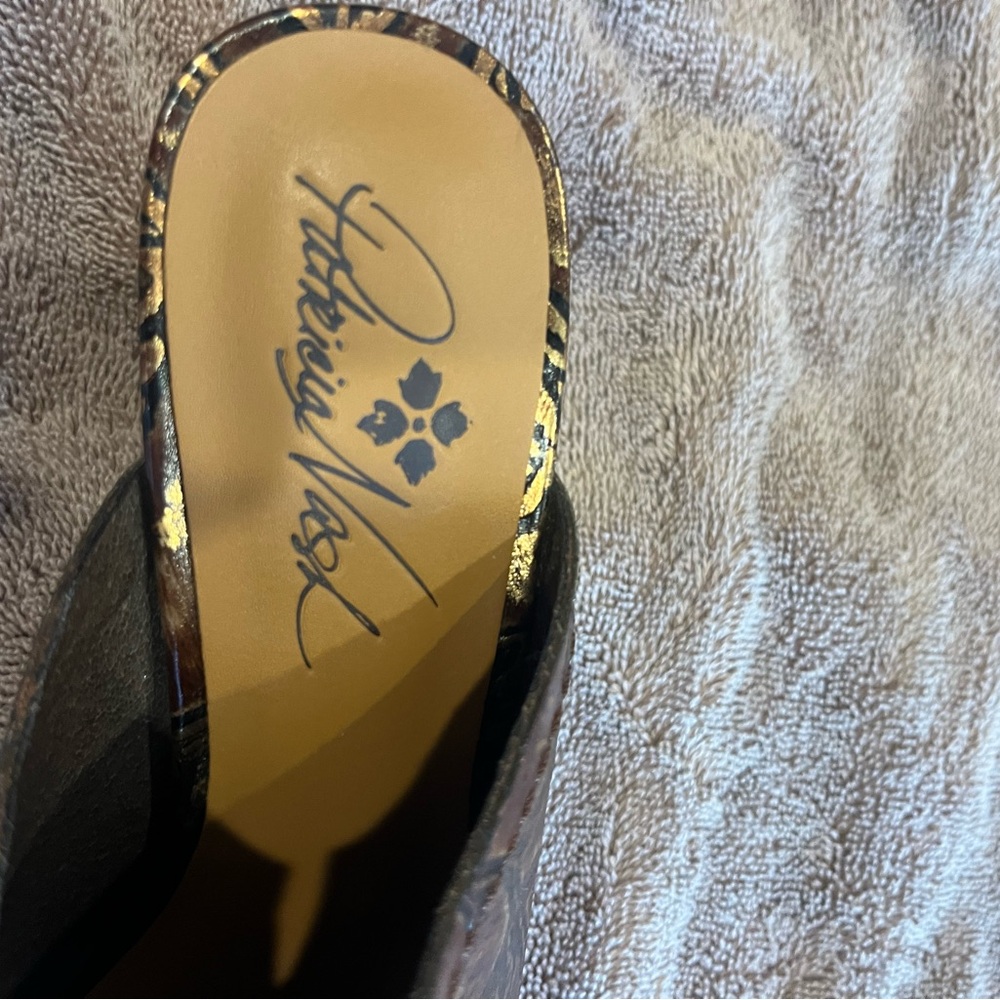 Patricia Nash Brown Floral Embossed Leather Pointed Toe Mule Heels - Picture 3 of 4